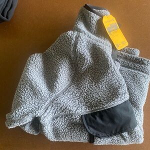 New size small 4 to 6 gray relax fit fleece pullover women’s